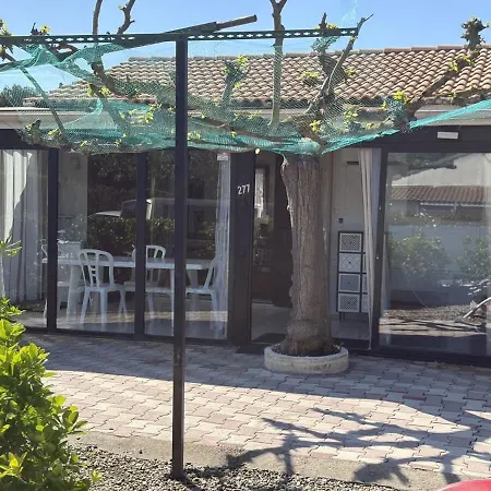 Petit Pavillon Pour 8 Personnes Dans Avec Piscine Feriehus Vendres
