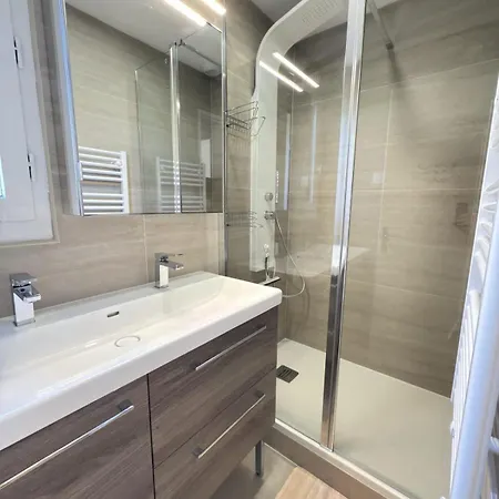 Petit Pavillon Pour 8 Personnes Dans Avec Piscine Vendres