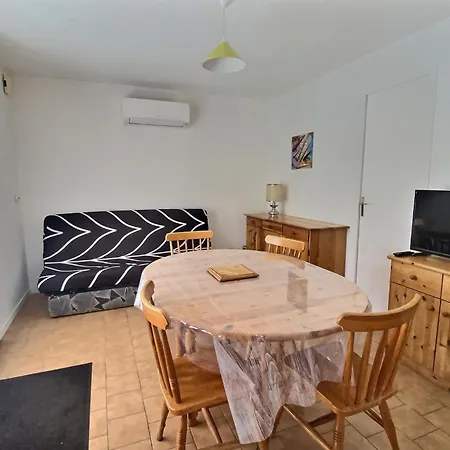 Petit Pavillon Pour 8 Personnes Dans Avec Piscine Holiday home Vendres