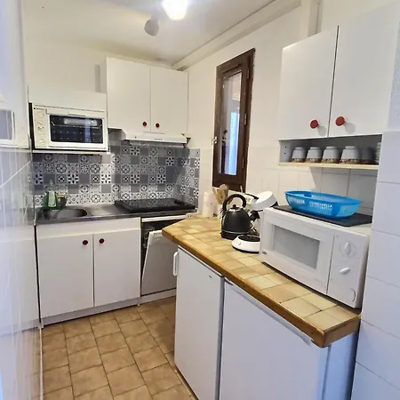 Petit Pavillon Pour 8 Personnes Dans Avec Piscine Holiday home *