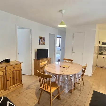 Holiday home Petit Pavillon Pour 8 Personnes Dans Avec Piscine Vendres