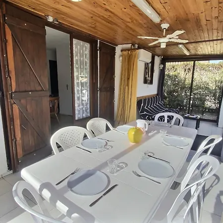 Petit Pavillon Pour 8 Personnes Dans Avec Piscine Vendres