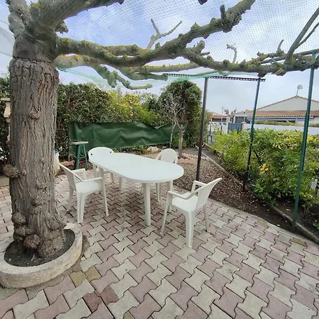 Petit Pavillon Pour 8 Personnes Dans Avec Piscine * Vendres
