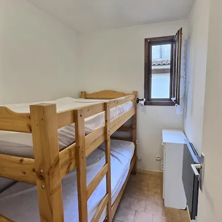 Holiday home Petit Pavillon Pour 8 Personnes Dans Avec Piscine Vendres