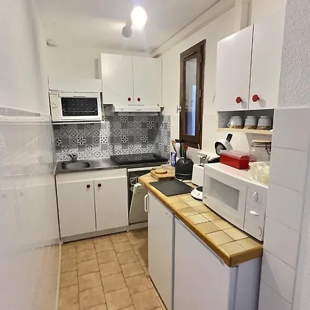 Petit Pavillon Pour 8 Personnes Dans Avec Piscine Holiday home Vendres