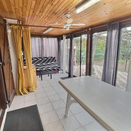 Petit Pavillon Pour 8 Personnes Dans Avec Piscine *