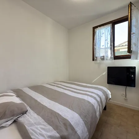 Holiday home Petit Pavillon Pour 8 Personnes Dans Avec Piscine Vendres