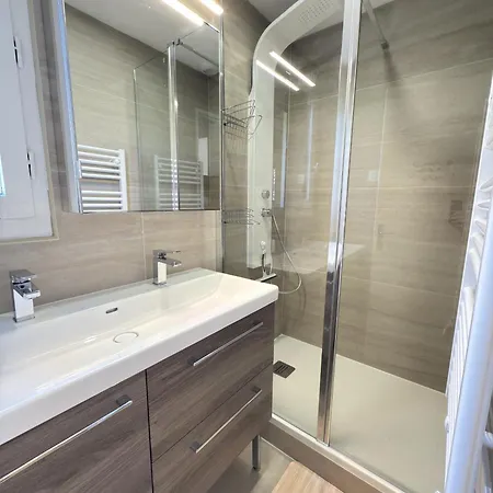 Petit Pavillon Pour 8 Personnes Dans Avec Piscine *