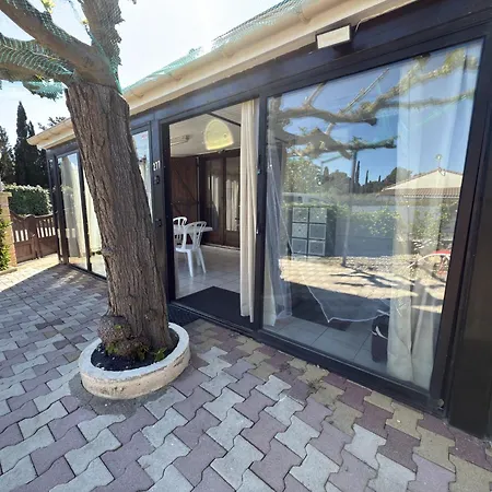 Petit Pavillon Pour 8 Personnes Dans Avec Piscine * Vendres
