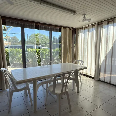 Petit Pavillon Pour 8 Personnes Dans Avec Piscine *