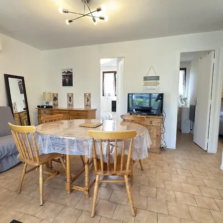 Petit Pavillon Pour 8 Personnes Dans Avec Piscine Holiday home