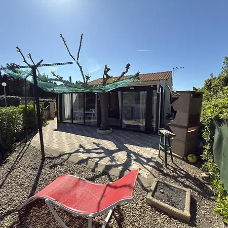 Petit Pavillon Pour 8 Personnes Dans Avec Piscine Holiday home Vendres
