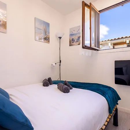 Petit Pavillon Pour 8 Personnes Dans Avec Piscine * Vendres