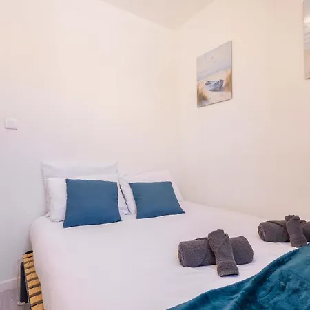 Petit Pavillon Pour 8 Personnes Dans Avec Piscine * Vendres