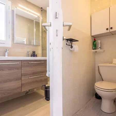 Petit Pavillon Pour 8 Personnes Dans Avec Piscine Vendres