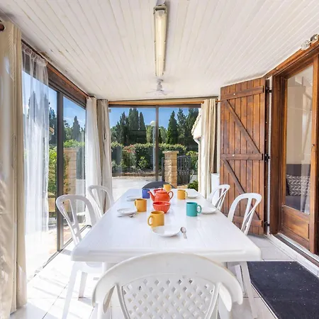 Petit Pavillon Pour 8 Personnes Dans Avec Piscine Prázdninový dům