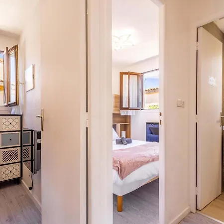 Petit Pavillon Pour 8 Personnes Dans Avec Piscine Vendres