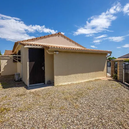 Petit Pavillon Pour 8 Personnes Dans Avec Piscine Vendres