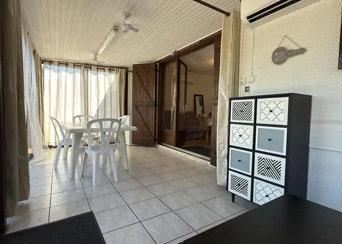 Σπίτι διακοπών Petit Pavillon Pour 8 Personnes Dans Avec Piscine *