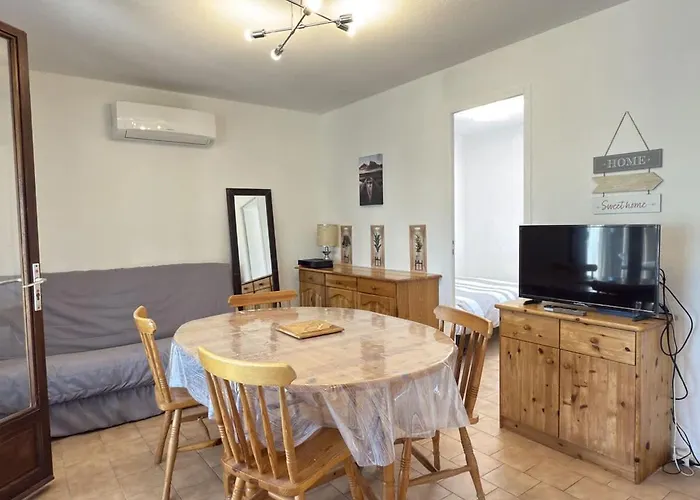 Petit Pavillon Pour 8 Personnes Dans Avec Piscine Vendres
