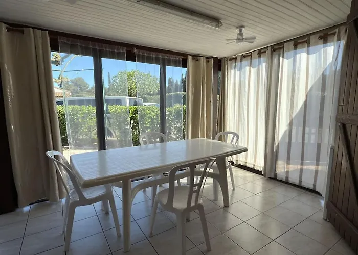 Σπίτι διακοπών Petit Pavillon Pour 8 Personnes Dans Avec Piscine