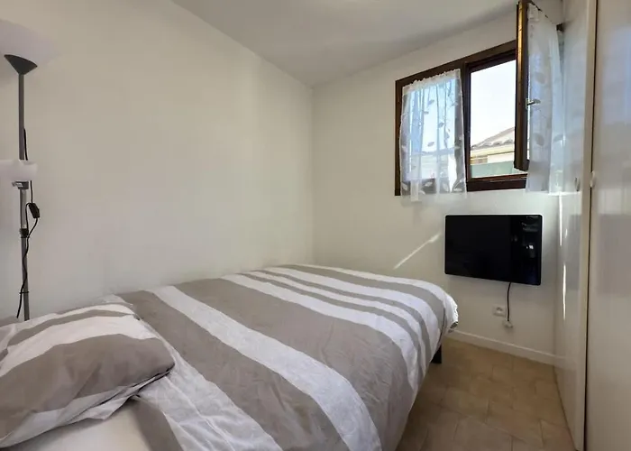 Petit Pavillon Pour 8 Personnes Dans Avec Piscine Σπίτι διακοπών *