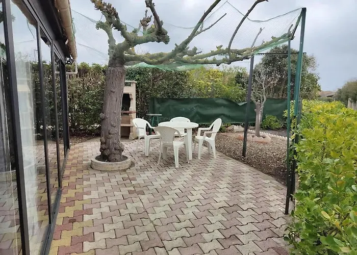 Petit Pavillon Pour 8 Personnes Dans Avec Piscine * Vendres