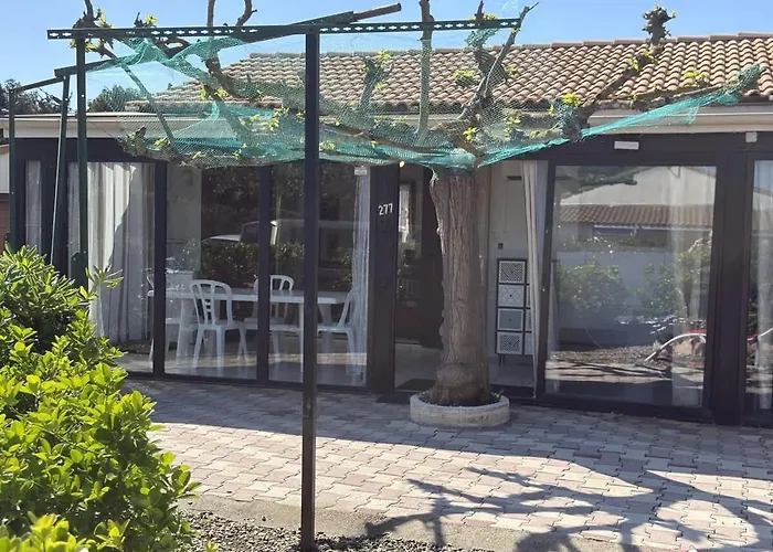 Petit Pavillon Pour 8 Personnes Dans Avec Piscine Σπίτι διακοπών Vendres